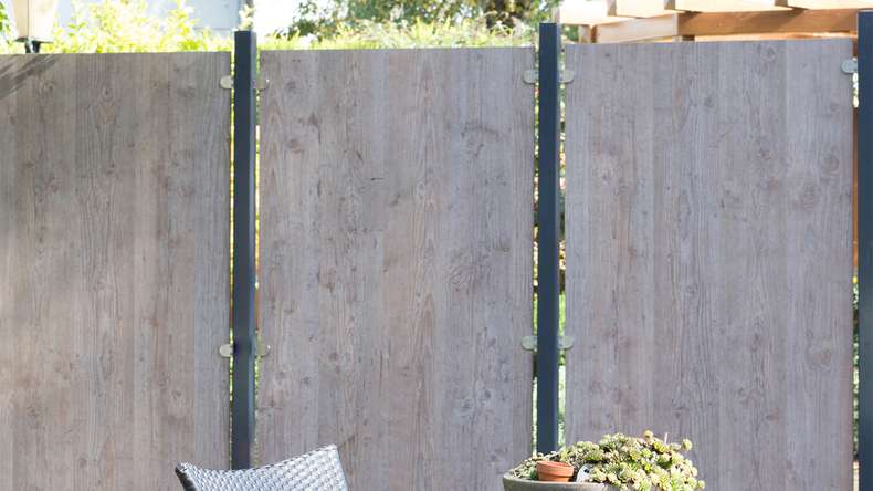 planeo Gardence Resistant - HPL privacy fence on edge - wood look 90 x 180cm