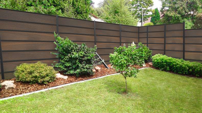 planeo Solid Grande - garden fence premium walnut co-ex