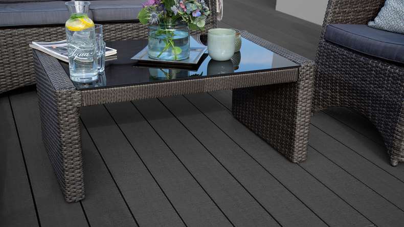 planeo TitanWood - solid plank wood structure dark grey