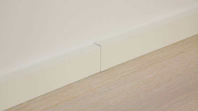 Connecting piece self-adhesive for skirting board F100202M Modern White 18 x 80 mm (9062322001)