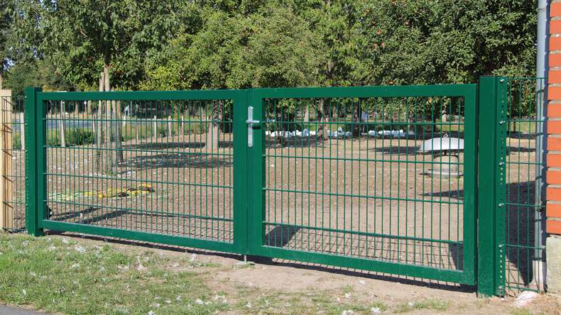 planeo universal door heavy 2-leaf asymmetric moss green incl. gateposts