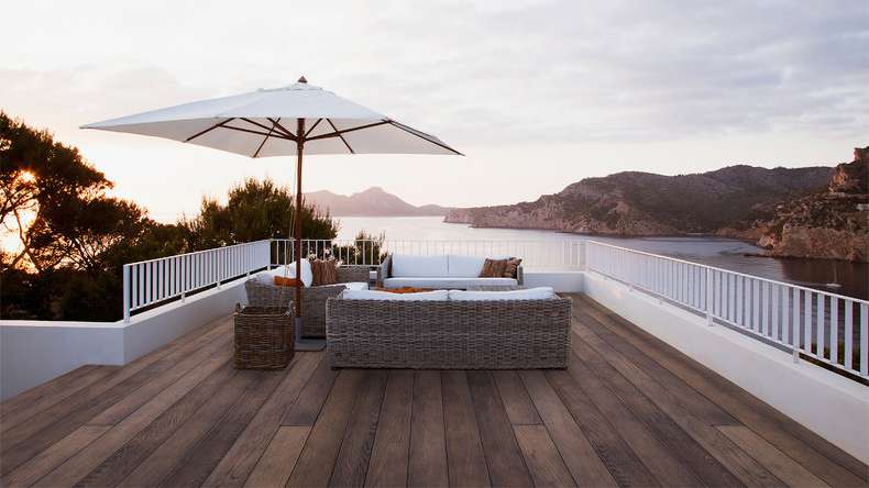 planeo Authoria PureBoard solid decking - Antique Brown Oak 3.6m textured