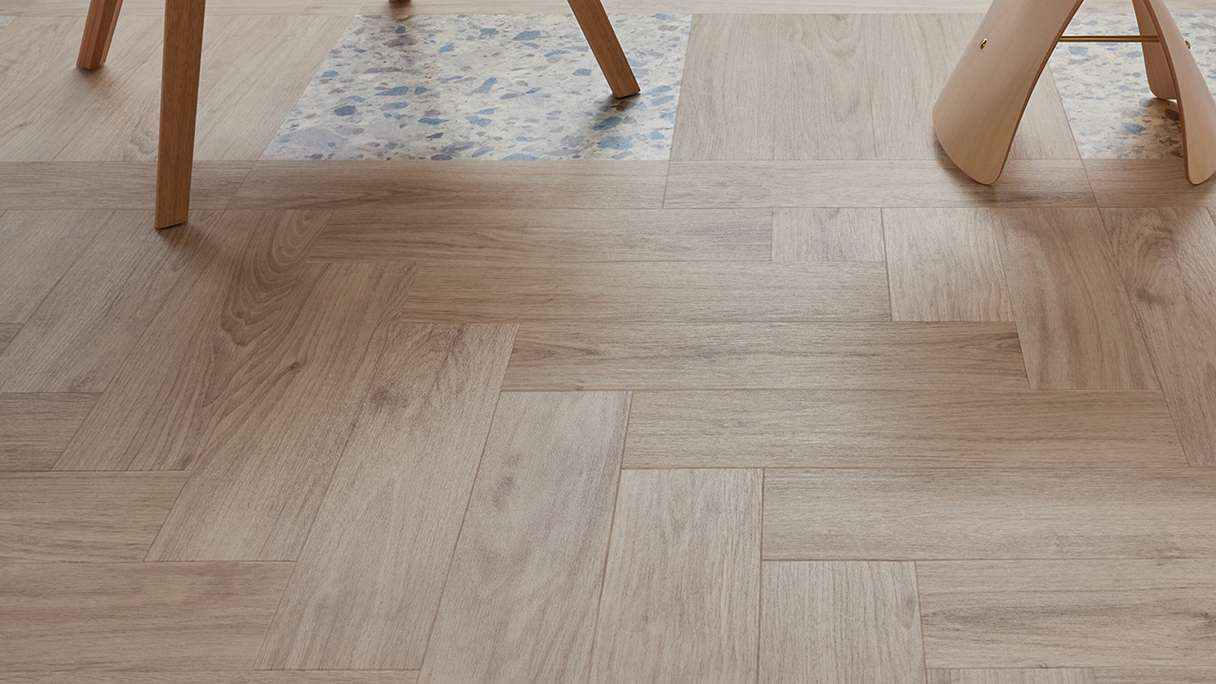 planeo self-adhesive vinyl – SilentIQ Wood 2-in-1 Commercial Cavellia | Integrated impact sound insulation (F-DW-SIQ-15080)