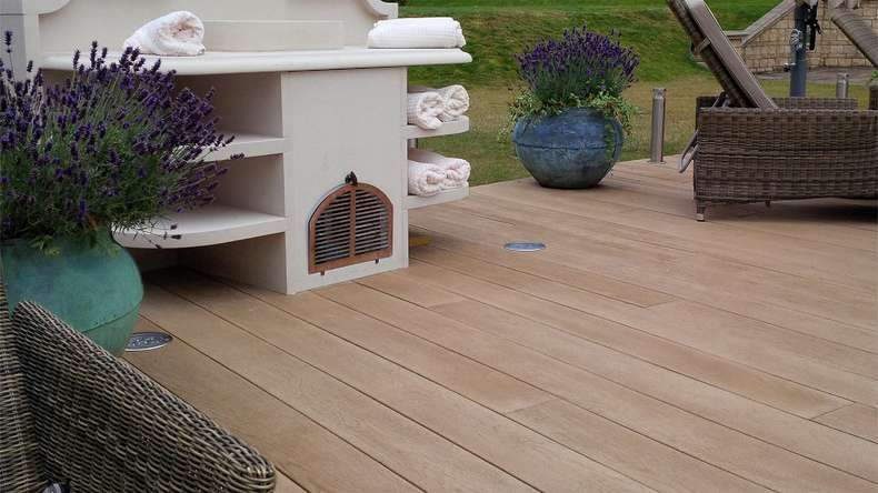 planeo Authoria PureBoard solid decking - Light Natural Oak 3.6m textured