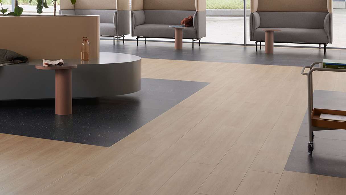 planeo self-adhesive vinyl – SilentIQ Wood 2-in-1 Commercial Rovenza | Integrated impact sound insulation (F-DW-SIQ-7080)