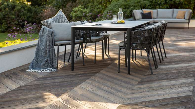 planeo Authoria PureBoard solid decking - Antique Brown Oak 3.6m textured