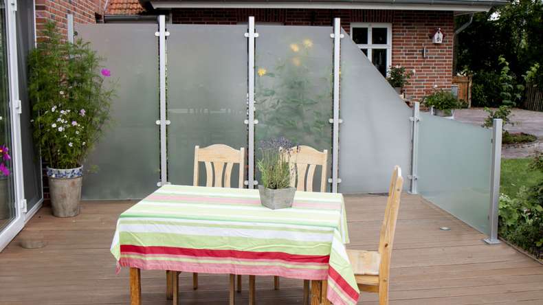 planeo Ambiente - glass privacy screen angled right satin 90 x 180 cm