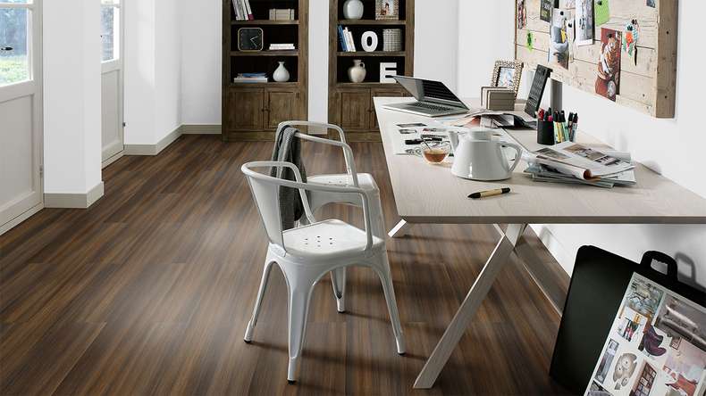 Forbo Allura Wood 55 adhesive vinyl - Dark Twine (637655DR5_con)