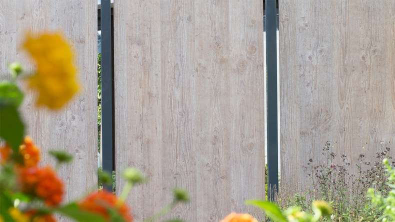 planeo Gardence Resistant - HPL privacy fence on edge - wood look 90 x 180cm