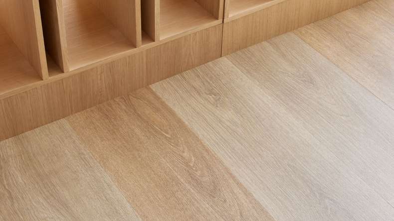 Forbo Allura Wood 40 adhesive vinyl - Light Giant Oak (60288DR4)