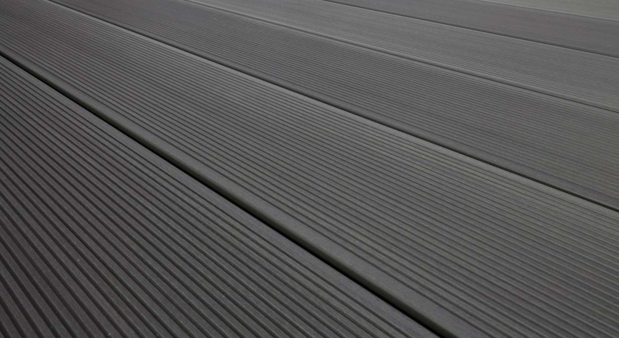 Complete set TitanWood 4m solid plank grooved structure dark grey 8.2m² incl. Alu-UK