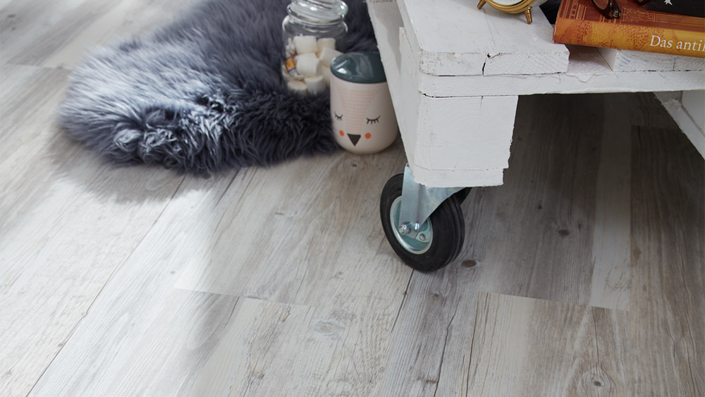 Non-slip vinyl flooring