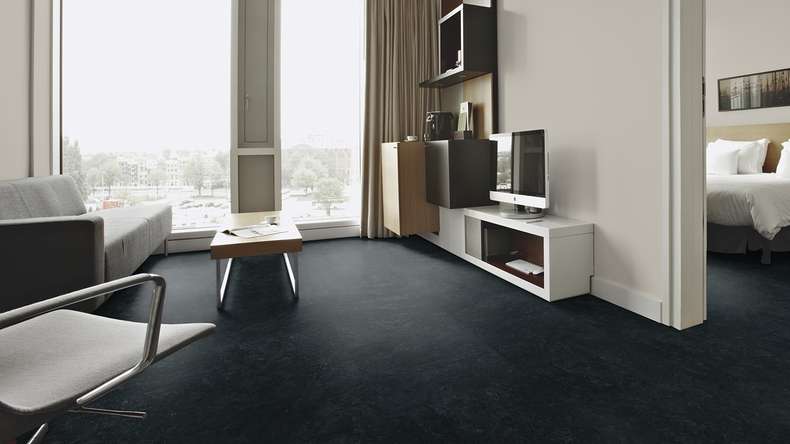 planeo self-adhesive vinyl – SilentIQ Stone 2-in-1 Commercial Gravexo | Integrated impact sound insulation (F-DS-SIQ-4080)