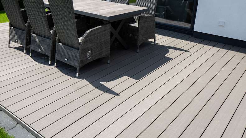 Complete set TitanWood 3m solid plank wood structure light grey 9.2m² incl. aluminium-UK