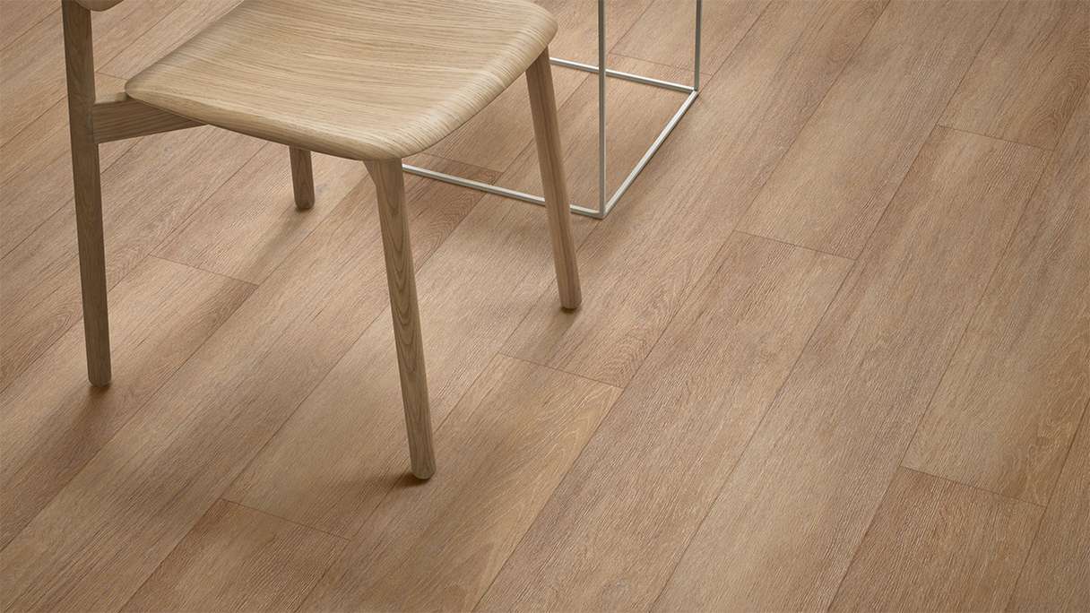 Forbo Enduro adhesive vinyl - Golden Oak (69120DR3)