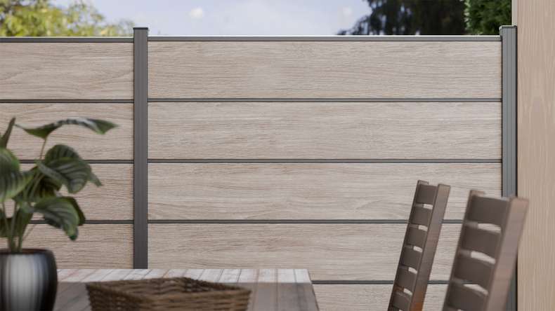 planeo Gardence Simply Premium - PVC plug-in fence Sheffield Oak light with pilaster strips in anthracite 180 x 180 cm