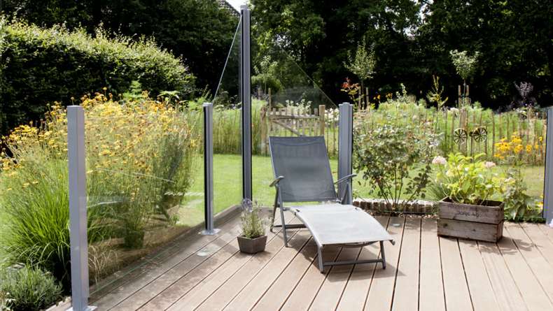 planeo Ambiente - glass privacy screen angled clear glass 90 x 180 cm