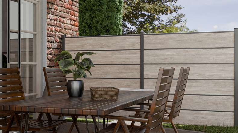 planeo Gardence Simply Premium - PVC plug-in fence Sheffield Oak light with pilaster strips in anthracite 180 x 180 cm