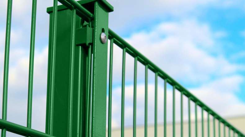 Double-rod fence light 6/5/6 - width 2510 mm RAL 6005 Moss green