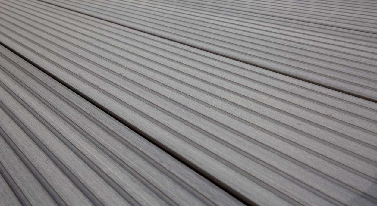 Complete set TitanWood 4m hollow core plank grooved structure light grey 41.2m² incl. Alu-UK