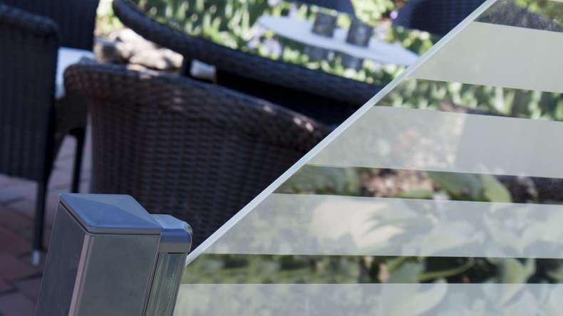 planeo Ambiente - glass privacy screen diagonal left strip 90 x 180 cm