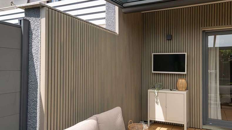 planeo LINEA Wide – WPC CoEx cladding, light grey, 2900 x 181 mm