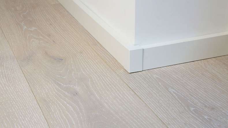 Outside corners self-adhesive for skirting board F100201M Modern White 18 x 50 mm - 2pcs. (9062272001)