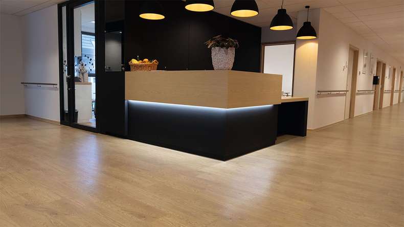 Forbo Allura Wood 40 adhesive vinyl - Honey Elegant Oak 1200 x 200 mm (60065DR4)