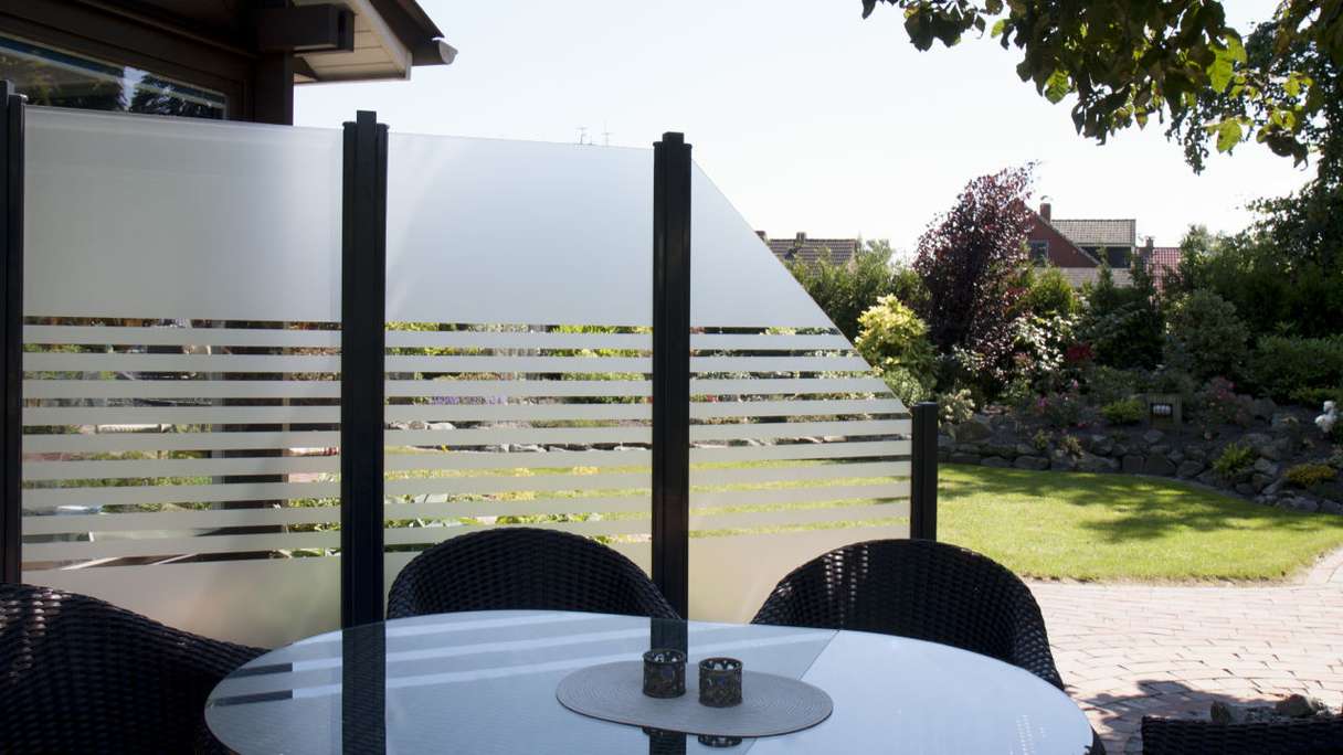 planeo Gardence Flair – Vertical-striped glass privacy screen