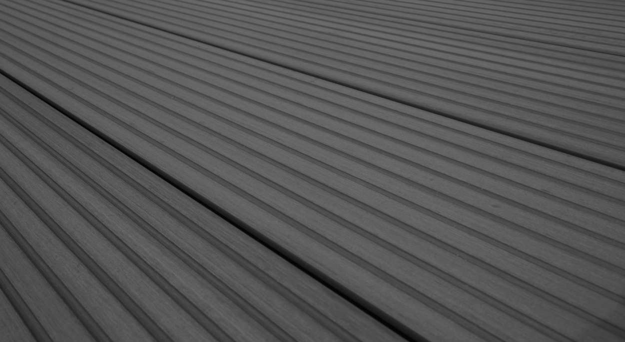 Complete set TitanWood 4m solid plank grooved structure dark grey 8.2m² incl. Alu-UK
