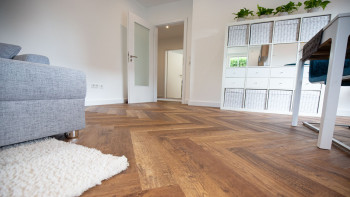 Skaben Multilayer Vinyl - TitanCore HB Alsace Herringbone | integrated impact sound insulation (ST-6202969)