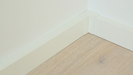 Self-adhesive inside corner for skirting board F100202M Modern White 18 x 80 mm