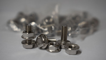 planeo PV module - 10 M8 x 20mm locking screws with M8 locking nut