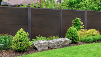 planeo Viento - garden fence square walnut co-extruded with aluminium frame in anthracite